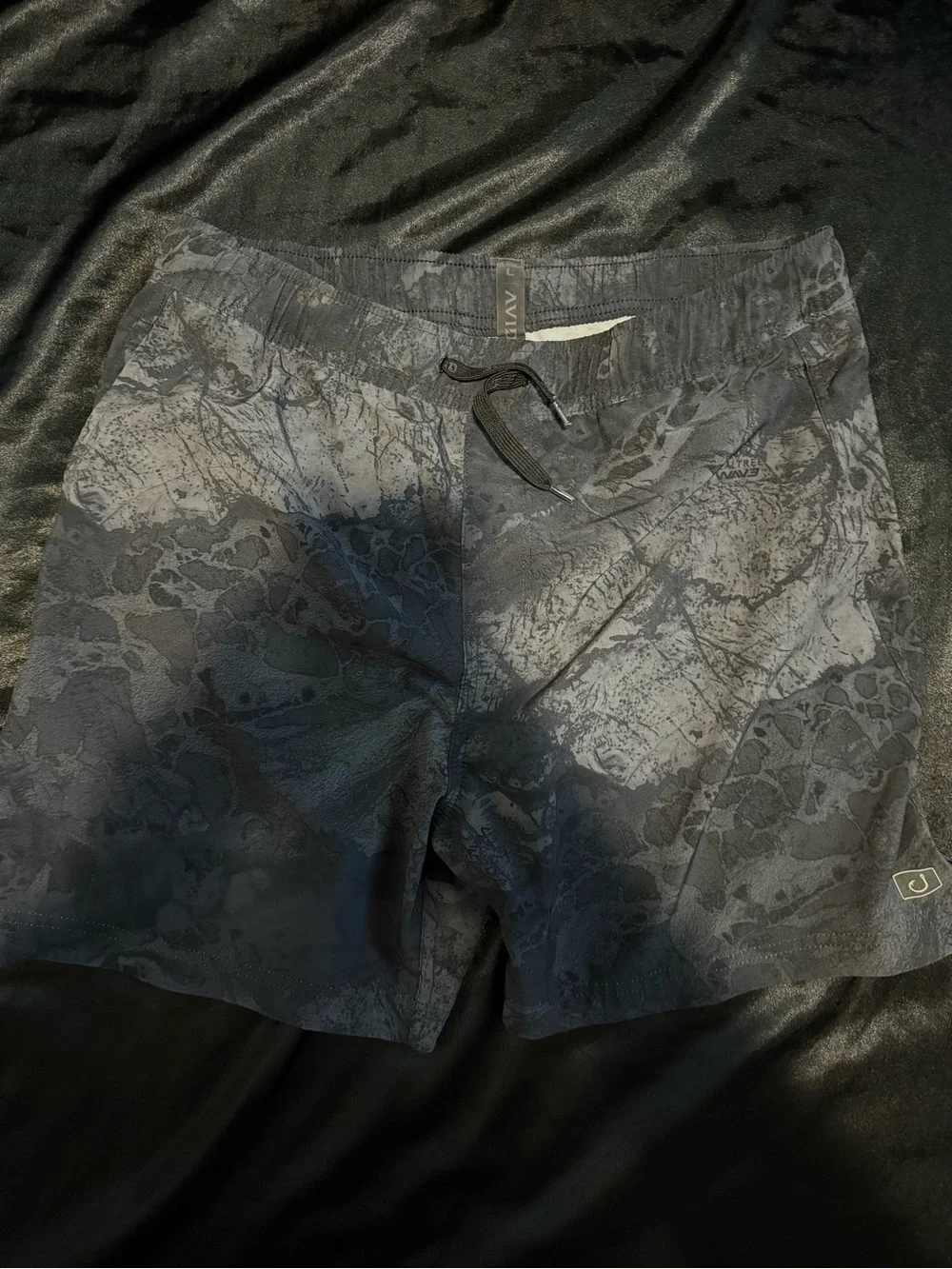 OluKai Men’s Dark Gray Marble-Print Swim Trunks